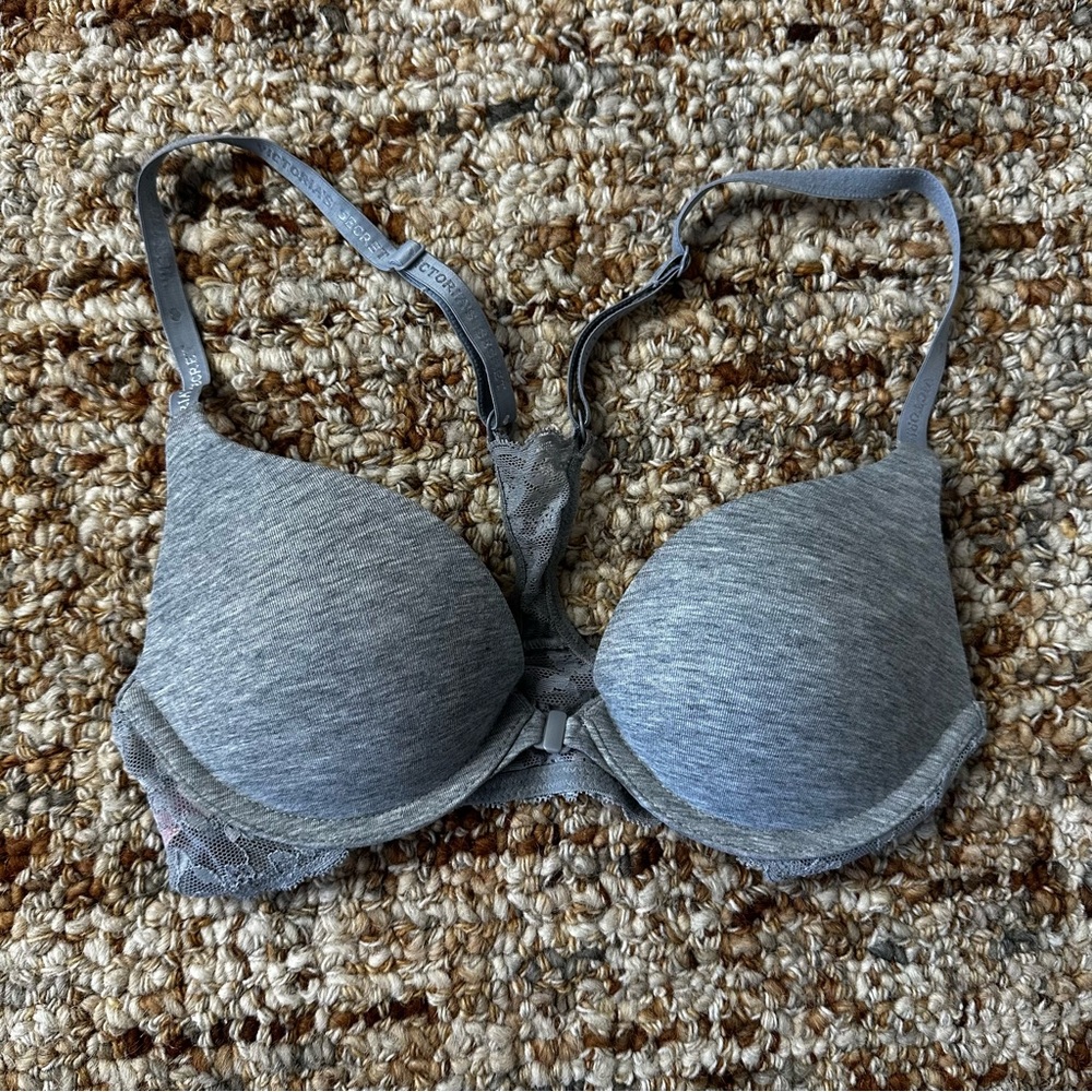 ❤️SOLD❤️Victoria Secret Razorback Gray Bra